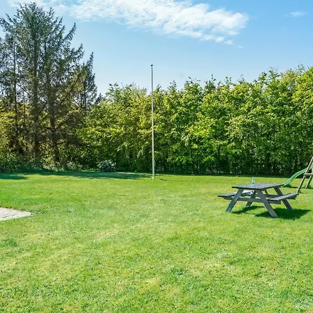 Nyaraló 3 Bedroom Cozy In *