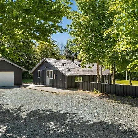 3 Bedroom Cozy In Vakantiehuis Højslev