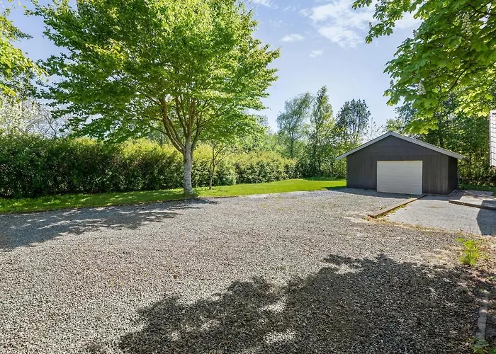 3 Bedroom Cozy In Feriehus